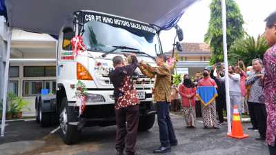 Serah Terima Head Truk dari PT. Hino Motors Sales Indonesia (HMSI) kepada SMK Negeri 2 Pengasih